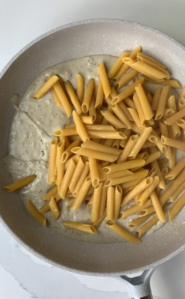 carbonara pasta sauce with noodles