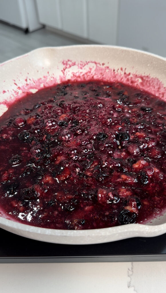 blueberries coming to a boil for the blueberry jam 