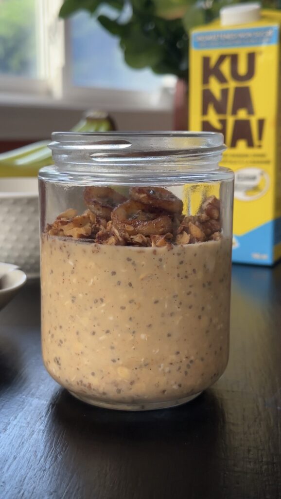 banana bread overnight oats, with crunchy oatmeal crumble and caramelized bananas on top.